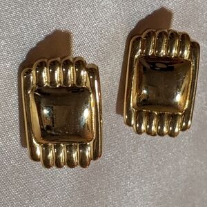 Vintage Classic Trifari Gold Tone Rectangular Shaped Clip On Earrings